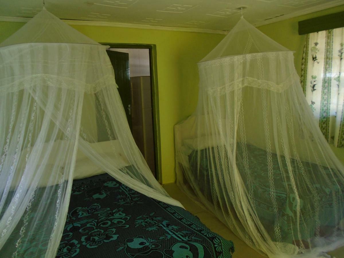 Rhino Tourist Camp Hotell Ololaimutiek Exteriör bild