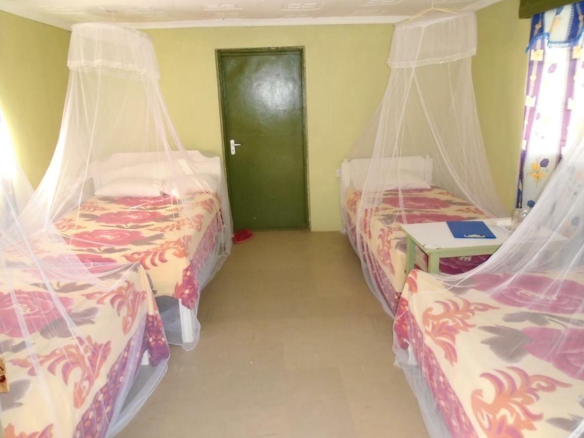 Rhino Tourist Camp Hotell Ololaimutiek Exteriör bild